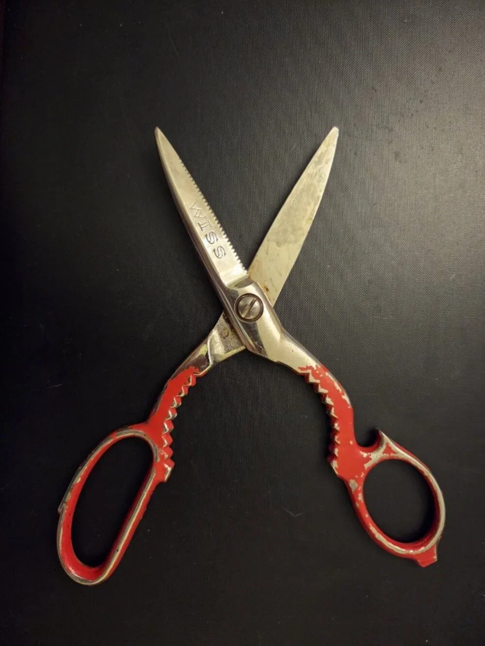 Vintage WISS KS Serrated Kitchen Shears Scissors Bottle Opener Nut Crk Red Paint
